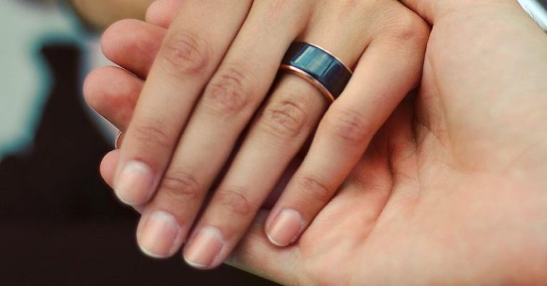 The ring that lets you feel your partner’s heartbeat from anywhere in the world in real time - Featured image