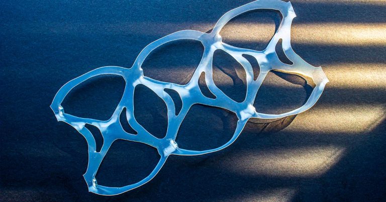 Major Beer Company Begins Using Biodegradable 6-Pack Rings That Feed Fish - Featured image