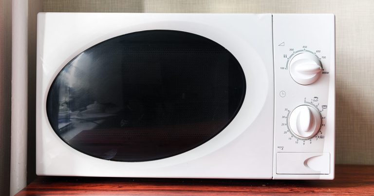 YouTuber Almost Dies After Cementing His Head Inside A Microwave - Featured image