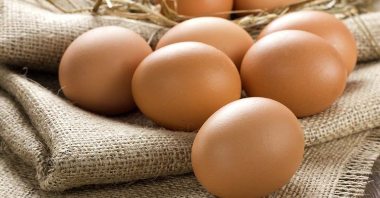 The Real Story Behind Eggs and Why It’s Ok to Eat Them Regularly - Featured image