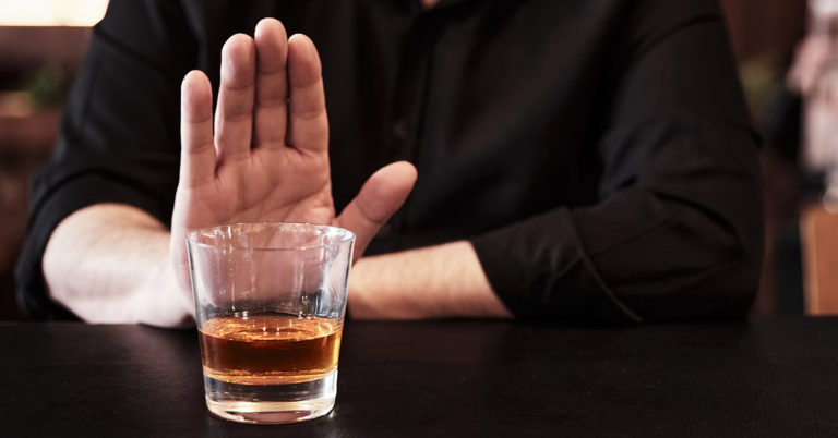 After More Than A Year Sober, Man Shares Everything That’s Changed Since He Gave Up Alcohol - Featured image