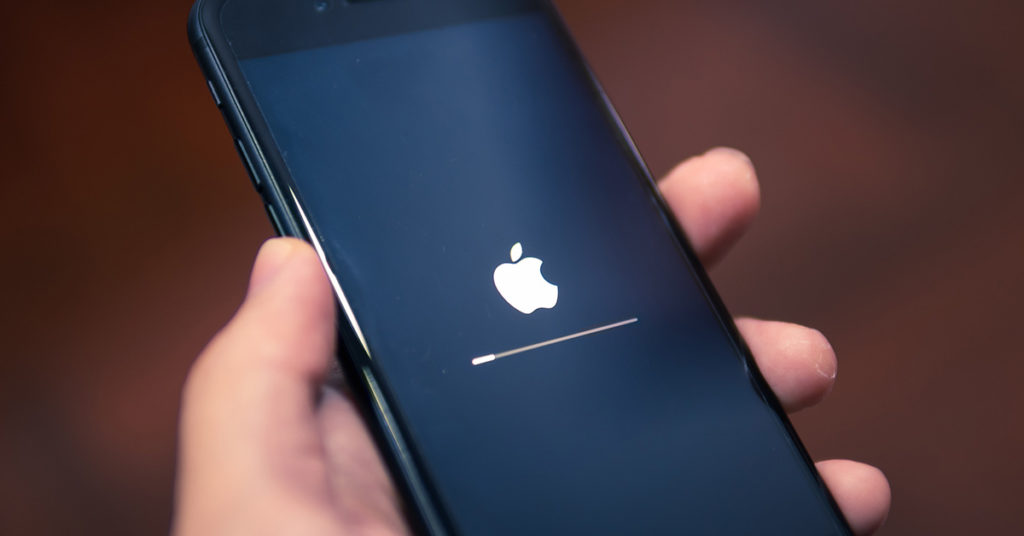 Former Apple Employee Warns About Upgrading to the New iOS if You Have an Older iPhone - Featured image