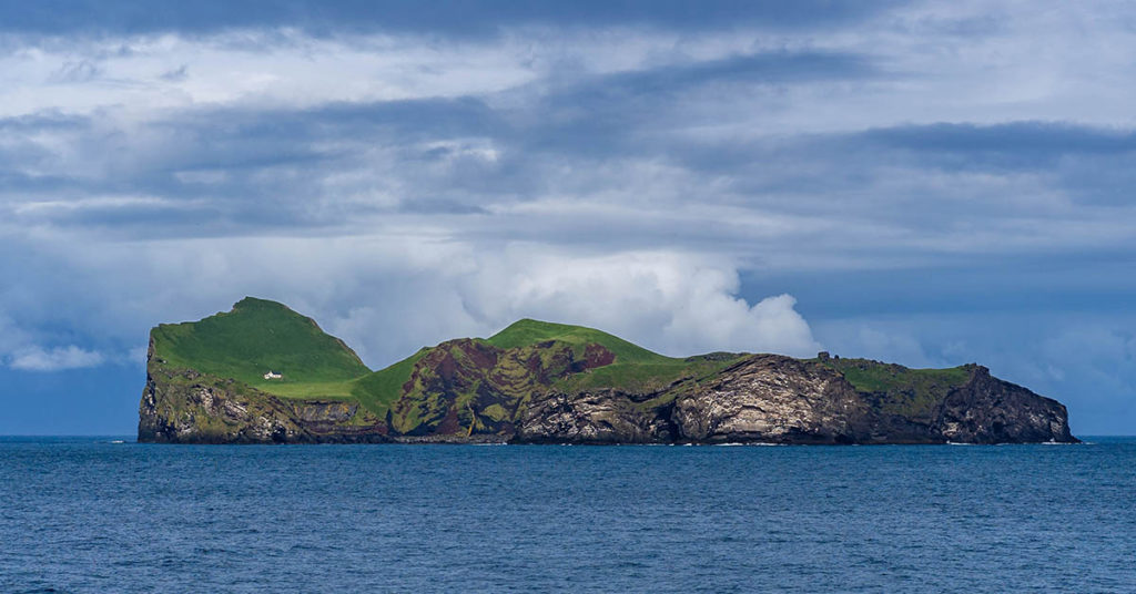 Man Stays Overnight at ‘World’s Loneliest House’ Hours from Civilization That People Are Banned From Visiting - Featured image