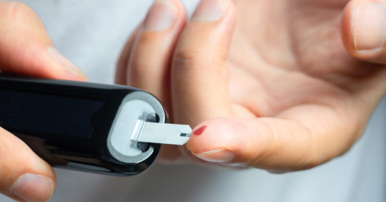 8 Early Warning Symptoms Of High Blood Sugar - Featured image