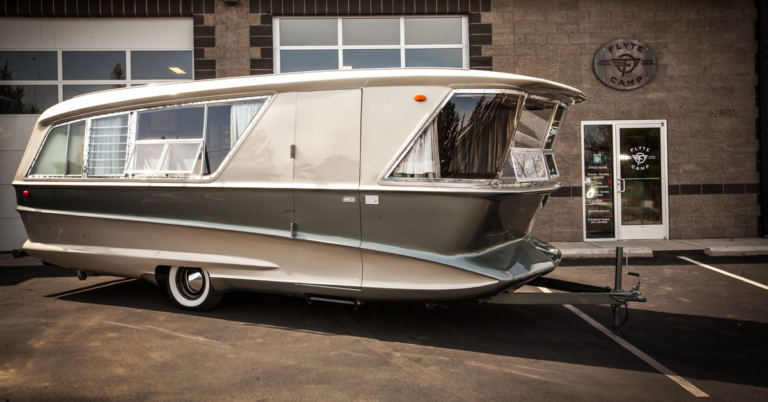 Glamorous vintage camper is your midcentury dream home on wheels - Featured image