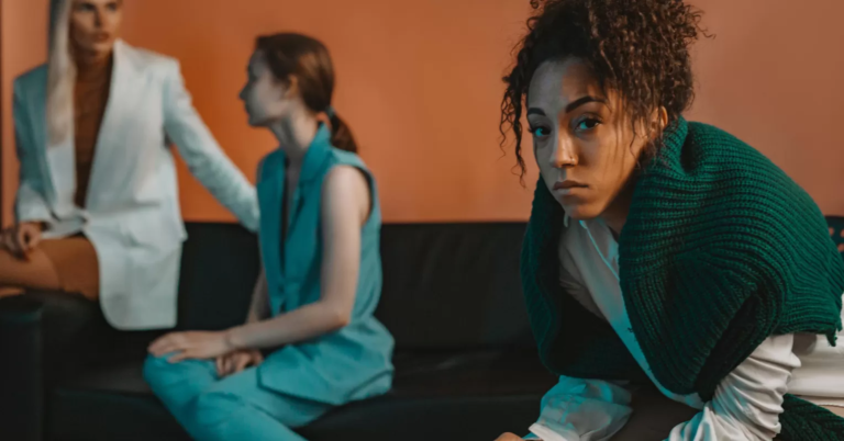 5 Telltale Signs That You’re the Target of Envy - Featured image