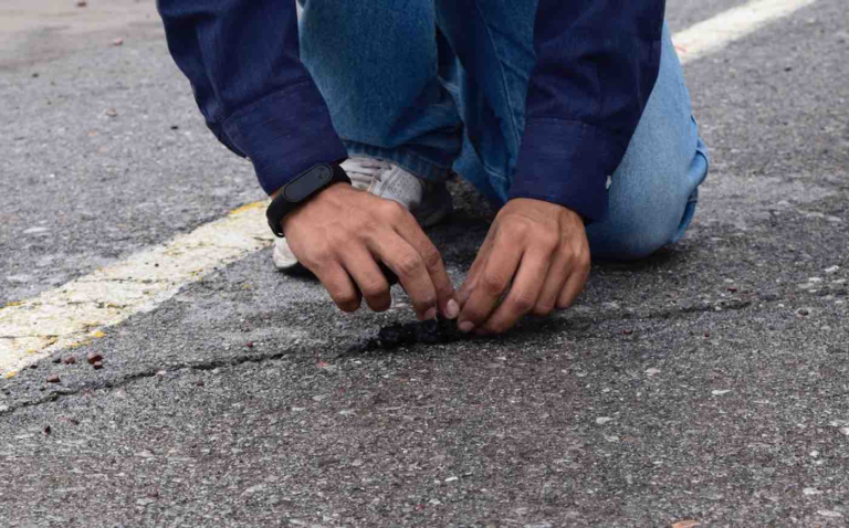 Student Invents Rubber Road Pavement That Self-Repairs When Exposed to Rainwater - Featured image
