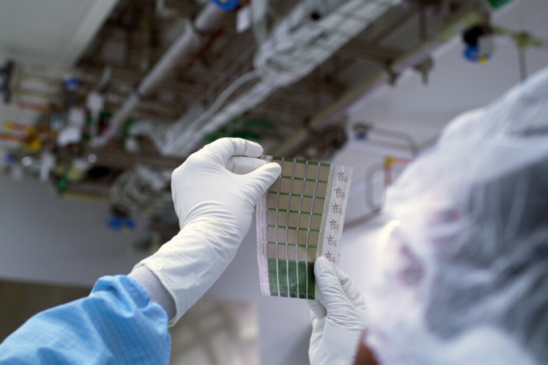 Paper-thin solar cell can turn any surface into a power source - Featured image