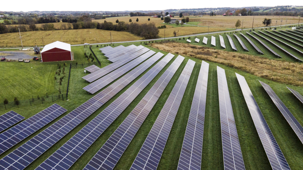 Solar panels that can generate electricity at night have been developed at Stanford - Featured image
