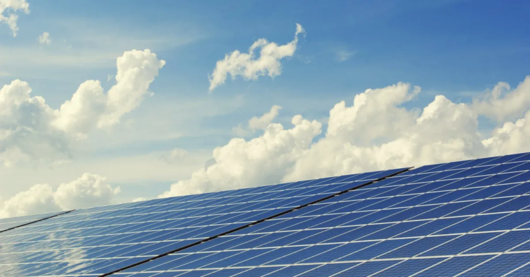 In France, all large parking lots now have to be covered by solar panels - Featured image