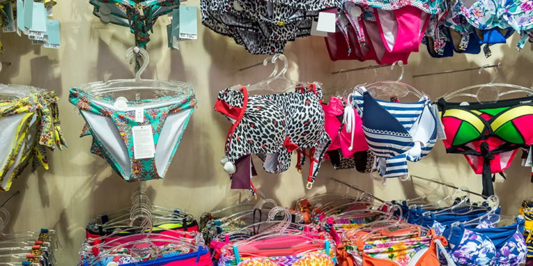 This Plus-Size Model Shows In 3 Photos Exactly Why Swimsuit Shopping Is The Worst - Featured image
