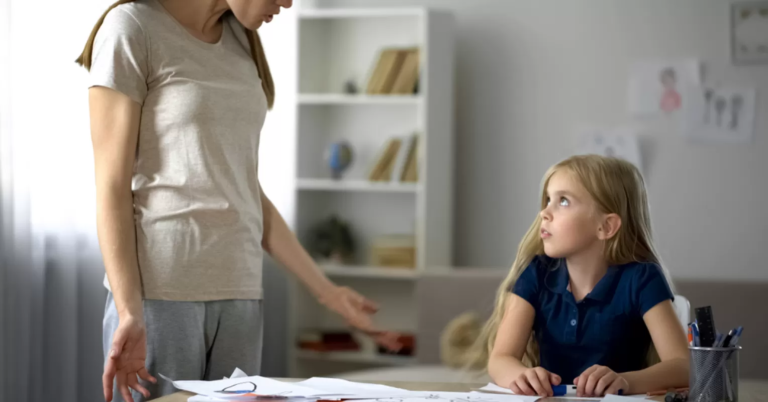 16 Signs of Being Raised by a Highly Critical Parent - Featured image