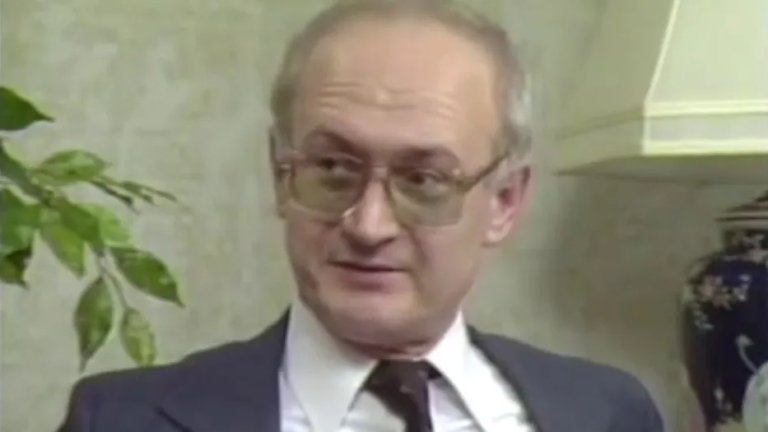 42 years ago, a KGB defector chillingly predicted modern America - Featured image
