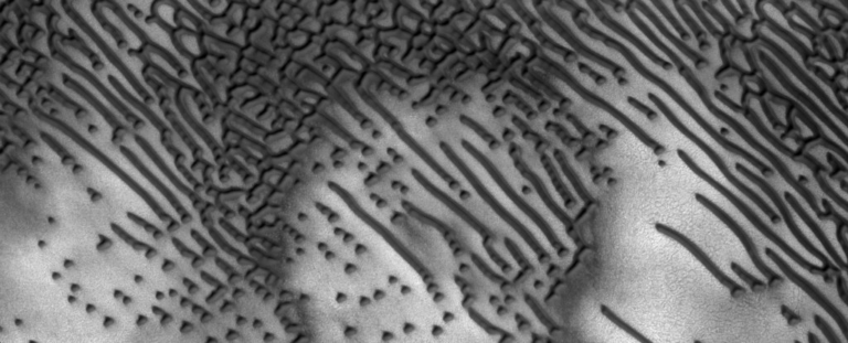 Morse Code Messages Have Been Discovered In The Dunes Of Mars – What Does It Mean - Featured image