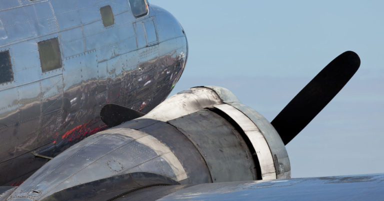 Pilot Builds Dream Home Out of Two Passenger Planes, Costing Only $200 a Month - Featured image