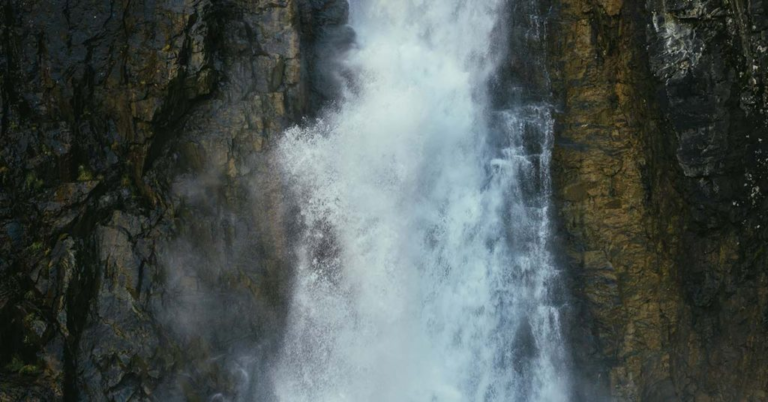 China’s Famous Waterfall: Is It All Just a Clever Illusion? - Featured image