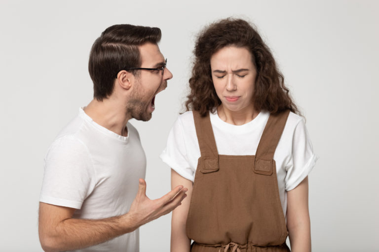 13 Disturbing Signs of Gaslighting in Your Relationship - Featured image