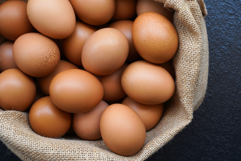 Why Do Eggs Impact Cholesterol Differently in People? - Featured image